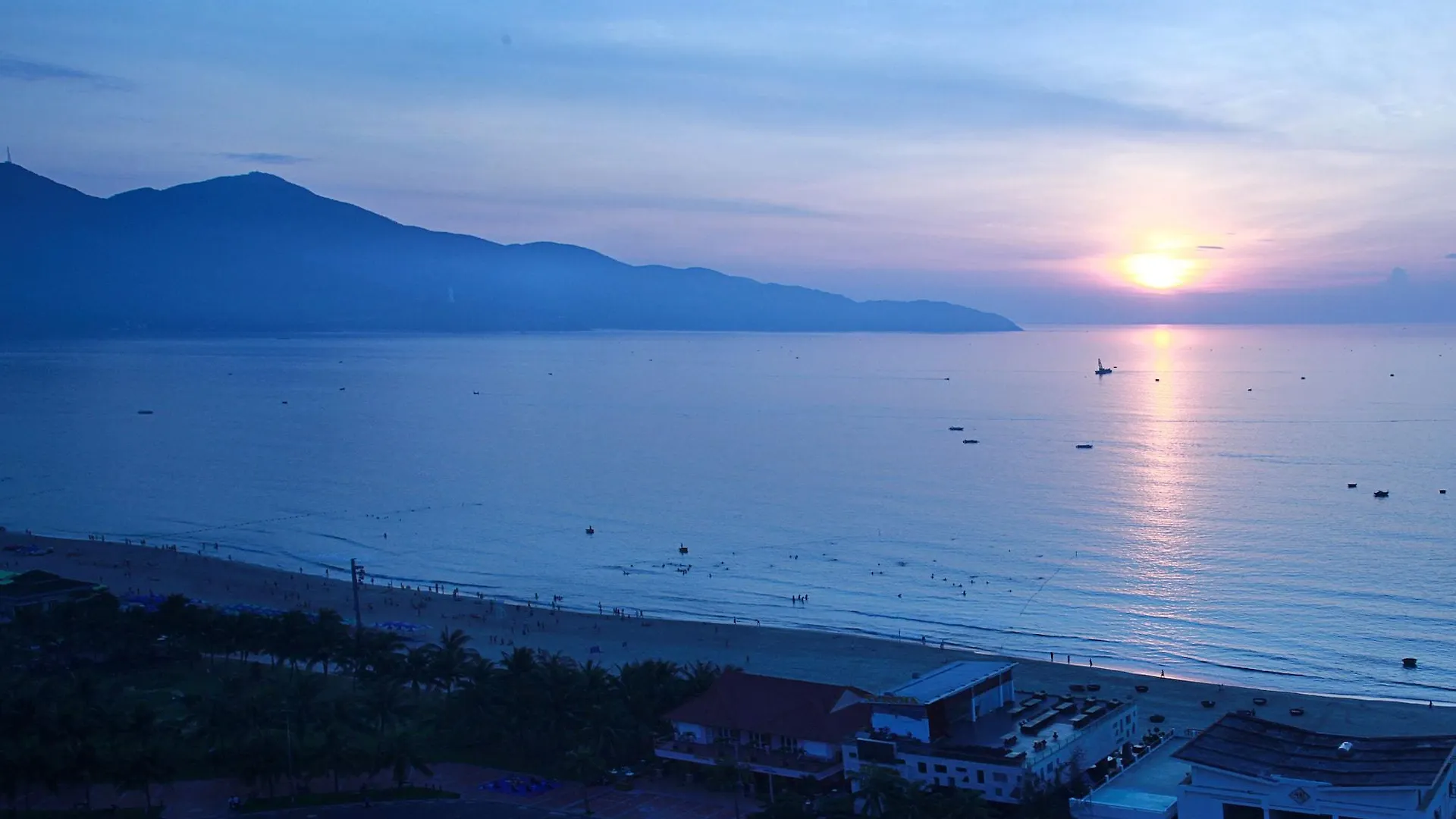Bluesun Danang Beach Hotel Дананг